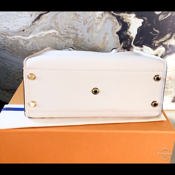 In Stores! Louis Vuitton On My Side Greige Tote - Picture 7 of 15